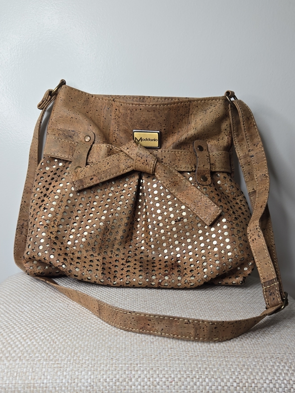 Moddanio Laser-Cut Bow Cork Crossbody Bag